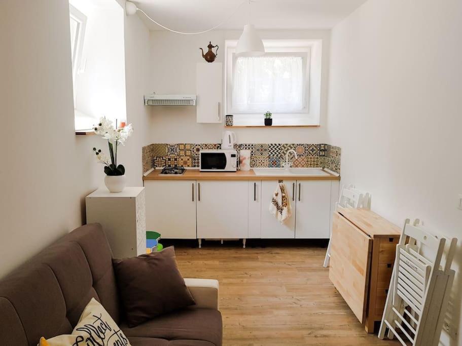 Thekeystudio, Studio Beige Nel Centro, 4 Minuti Dal Mare Bordighera Exteriör bild